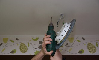 Deckenlampe befestigen