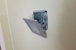 Löcher für Spots bohren: Vorgangsweise in unterschiedlichen Materialien